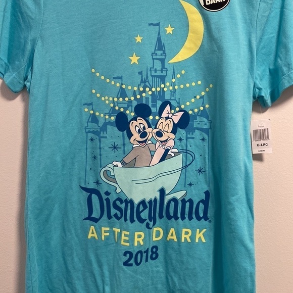Nwt Disney- Disneyland parks glow in the dark T-shirt - Picture 3 of 5